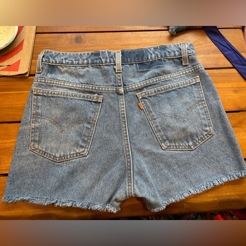 Vintage Levi’s women’s denim shorts size small